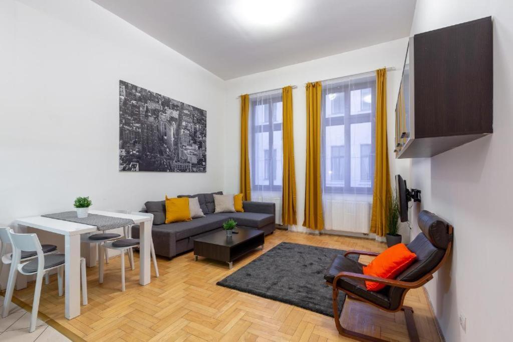 Downtown Home In The Gozsdu Garden Budapest Ngoại thất bức ảnh